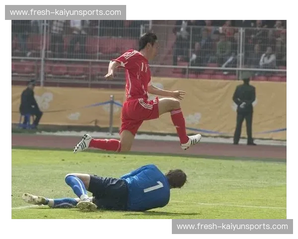 宿命、绝境与那一抹中国红：当中日男足再度狭路相逢，我们究竟在期待什么？